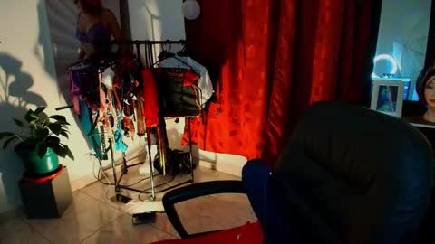 Snapshot of tinnadawson chatting on 11/14/25, 12:20 I AM BELLA ----------- follow my IG TINNS 69 online show from 11/14/25, 12:20