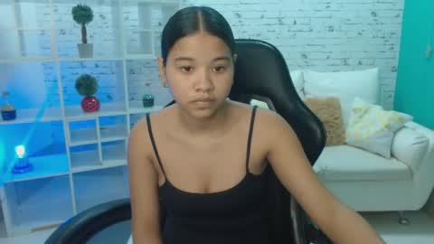 Snapshot of tinny_baby12 chatting on 03/24/26, 12:32 tinny online show from 03/24/26, 12:32