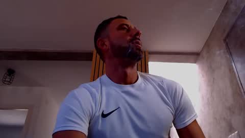 Snapshot of tinoclandestino chatting on 02/01/25, 10:37 tinoclandestino online show from 02/01/25, 10:37