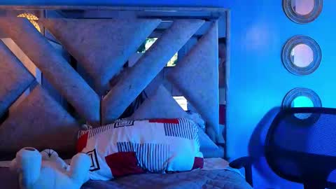 Snapshot of tinocrow chatting on 03/11/26, 02:06 TONY online show from 03/11/26, 02:06