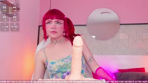 Snapshot of tiny__emmy chatting on 12/23/24, 03:55 Emmy blue berry1 online show from 12/23/24, 03:55