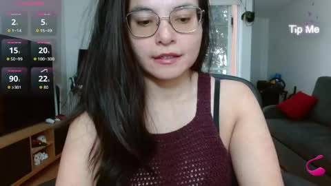 Snapshot of tiny_caroline chatting on 04/21/26, 10:23 Tiny Caroline online show from 04/21/26, 10:23
