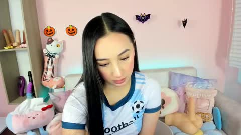 Snapshot of tiny_cora chatting on 10/03/25, 04:15 tiny_cora online show from 10/03/25, 04:15