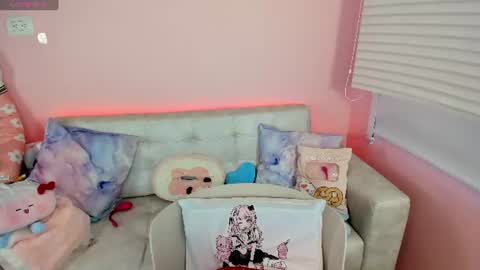 tiny_cora online show from 06/19/26, 04:33