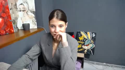 Snapshot of tiny_felicity chatting on 10/08/25, 06:22 Gloria online show from 10/08/25, 06:22