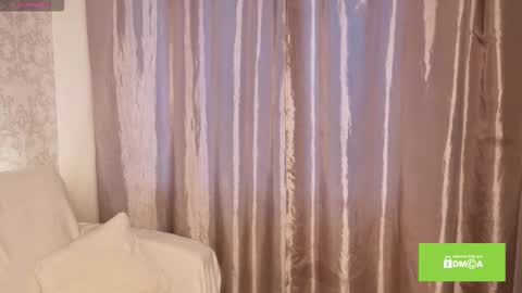 Snapshot of tiny_lilyy chatting on 11/25/25, 06:35 Lily online show from 11/25/25, 06:35