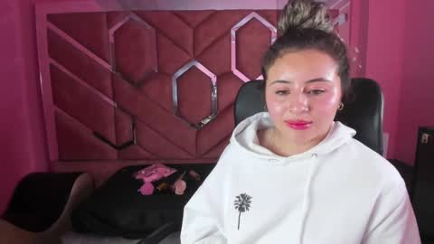 tiny online show from 02/06/25, 05:35