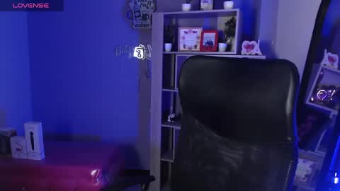 tiny online show from 03/11/25, 06:32