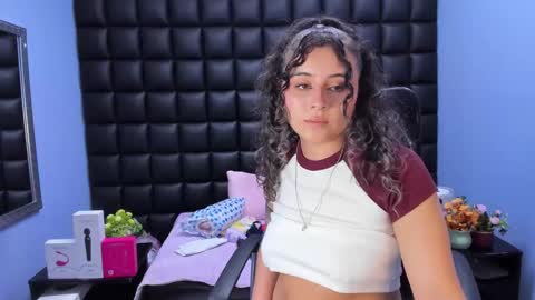 Snapshot of tiny_love_ chatting on 02/11/26, 04:06 tiny online show from 02/11/26, 04:06