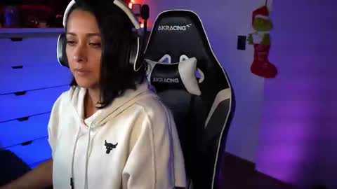 Snapshot of tiny_panther chatting on 12/05/24, 10:45 Ana Molly online show from 12/05/24, 10:45