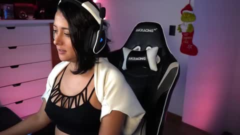 Snapshot of tiny_panther chatting on 12/06/24, 01:51 Ana Molly online show from 12/06/24, 01:51