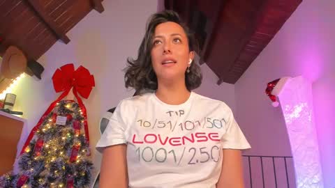 Snapshot of tiny_panther chatting on 12/13/24, 04:22 Ana Molly online show from 12/13/24, 04:22