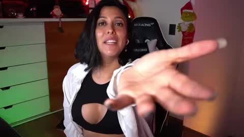 Snapshot of tiny_panther chatting on 12/15/24, 07:02 Ana Molly online show from 12/15/24, 07:02