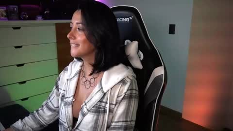 Snapshot of tiny_panther chatting on 01/07/25, 12:34 Ana Molly online show from 01/07/25, 12:34