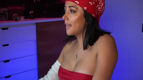 Snapshot of tiny_panther chatting on 01/16/25, 12:23 Ana Molly online show from 01/16/25, 12:23