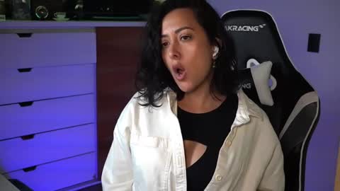 Snapshot of tiny_panther chatting on 01/17/25, 10:45 Ana Molly online show from 01/17/25, 10:45