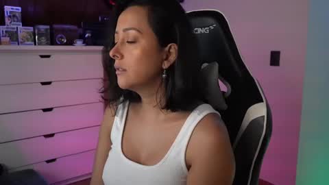 Snapshot of tiny_panther chatting on 01/28/25, 10:23 Ana Molly online show from 01/28/25, 10:23