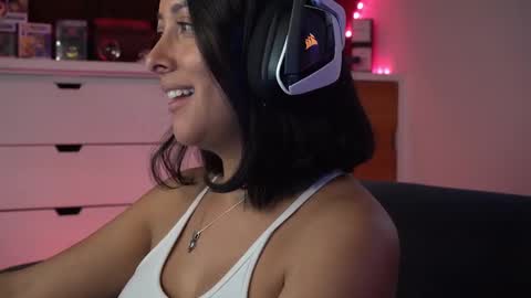 Snapshot of tiny_panther chatting on 01/31/25, 10:10 Ana Molly online show from 01/31/25, 10:10