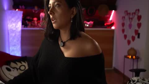 Snapshot of tiny_panther chatting on 02/11/25, 01:10 Ana Molly online show from 02/11/25, 01:10