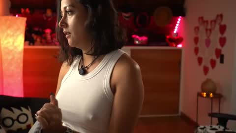 Snapshot of tiny_panther chatting on 02/13/25, 10:11 Ana Molly online show from 02/13/25, 10:11