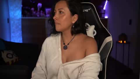 Snapshot of tiny_panther chatting on 03/07/25, 01:09 Ana Molly online show from 03/07/25, 01:09