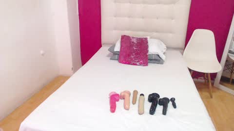 tiny_whore18 online show from 12/16/24, 03:22