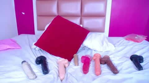 tiny_whore18 online show from 12/13/25, 07:53