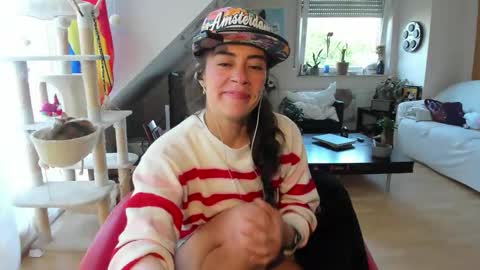 Snapshot of tiny_williams chatting on 09/14/25, 06:45 Tiny online show from 09/14/25, 06:45