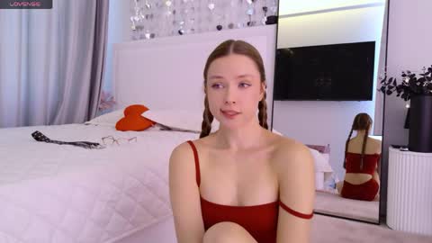 Snapshot of tinyangelxx chatting on 04/01/26, 08:04 Im Tiny -- Online at 8 AM GMT online show from 04/01/26, 08:04