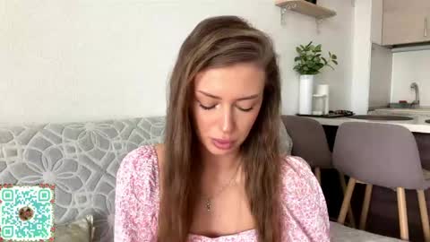 Snapshot of tinybliss chatting on 05/20/26, 11:38 Mona online show from 05/20/26, 11:38