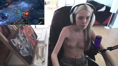 stage Kylie Sinner  brand CLITBAIT online show from 02/12/25, 04:22