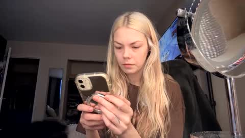 stage Kylie Sinner  brand CLITBAIT online show from 02/13/25, 11:17