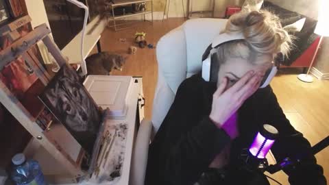 stage Kylie Sinner  brand CLITBAIT online show from 02/18/25, 06:37