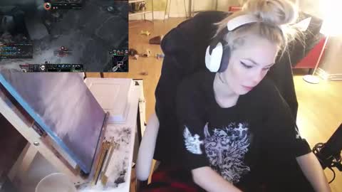 stage Kylie Sinner  brand CLITBAIT online show from 02/20/25, 09:11