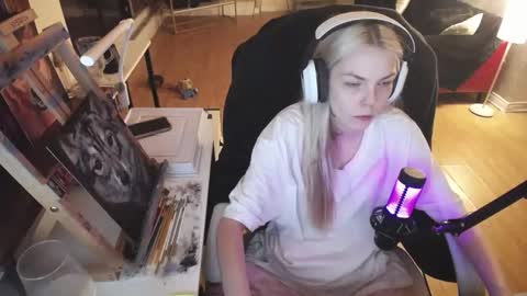 stage Kylie Sinner  brand CLITBAIT online show from 02/23/25, 01:02