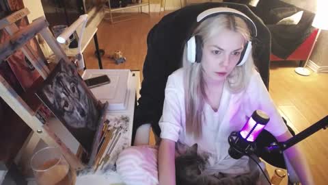 stage Kylie Sinner  brand CLITBAIT online show from 02/23/25, 04:07