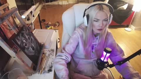 stage Kylie Sinner  brand CLITBAIT online show from 02/23/25, 11:58