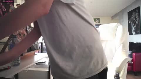 stage Kylie Sinner  brand CLITBAIT online show from 09/16/25, 09:38