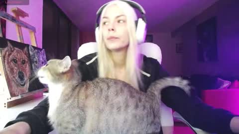 stage Kylie Sinner  brand CLITBAIT online show from 09/23/25, 12:35