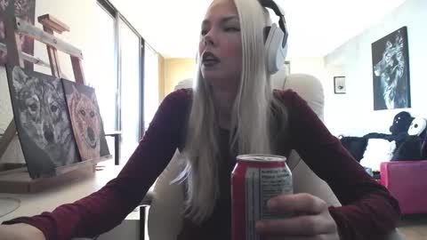 stage Kylie Sinner  brand CLITBAIT online show from 09/27/25, 05:18