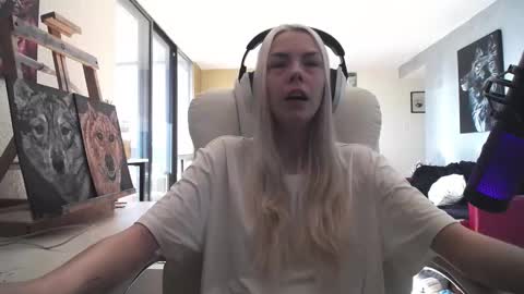 stage Kylie Sinner  brand CLITBAIT online show from 10/09/25, 06:28