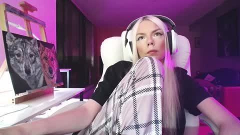 stage Kylie Sinner  brand CLITBAIT online show from 10/21/25, 04:13