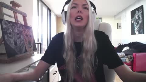 stage Kylie Sinner  brand CLITBAIT online show from 10/21/25, 07:47