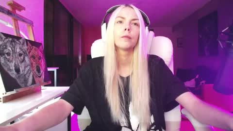 stage Kylie Sinner  brand CLITBAIT online show from 10/30/25, 07:32