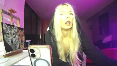 stage Kylie Sinner  brand CLITBAIT online show from 11/03/25, 11:26