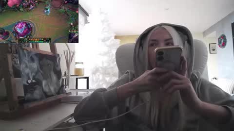 stage Kylie Sinner  brand CLITBAIT online show from 12/01/25, 02:55