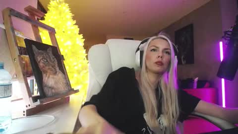 stage Kylie Sinner  brand CLITBAIT online show from 02/10/26, 08:29