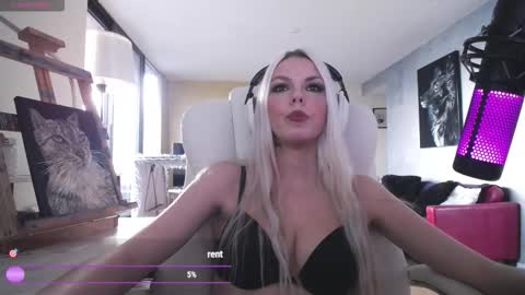 Snapshot of tinykylie chatting on 03/19/26, 10:14 stage Kylie Sinner brand CLITBAIT online show from 03/19/26, 10:14