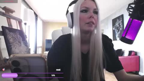 Snapshot of tinykylie chatting on 03/21/26, 08:12 stage Kylie Sinner brand CLITBAIT online show from 03/21/26, 08:12