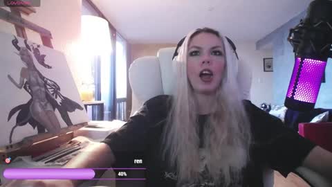 Snapshot of tinykylie chatting on 03/29/26, 10:04 stage Kylie Sinner brand CLITBAIT online show from 03/29/26, 10:04